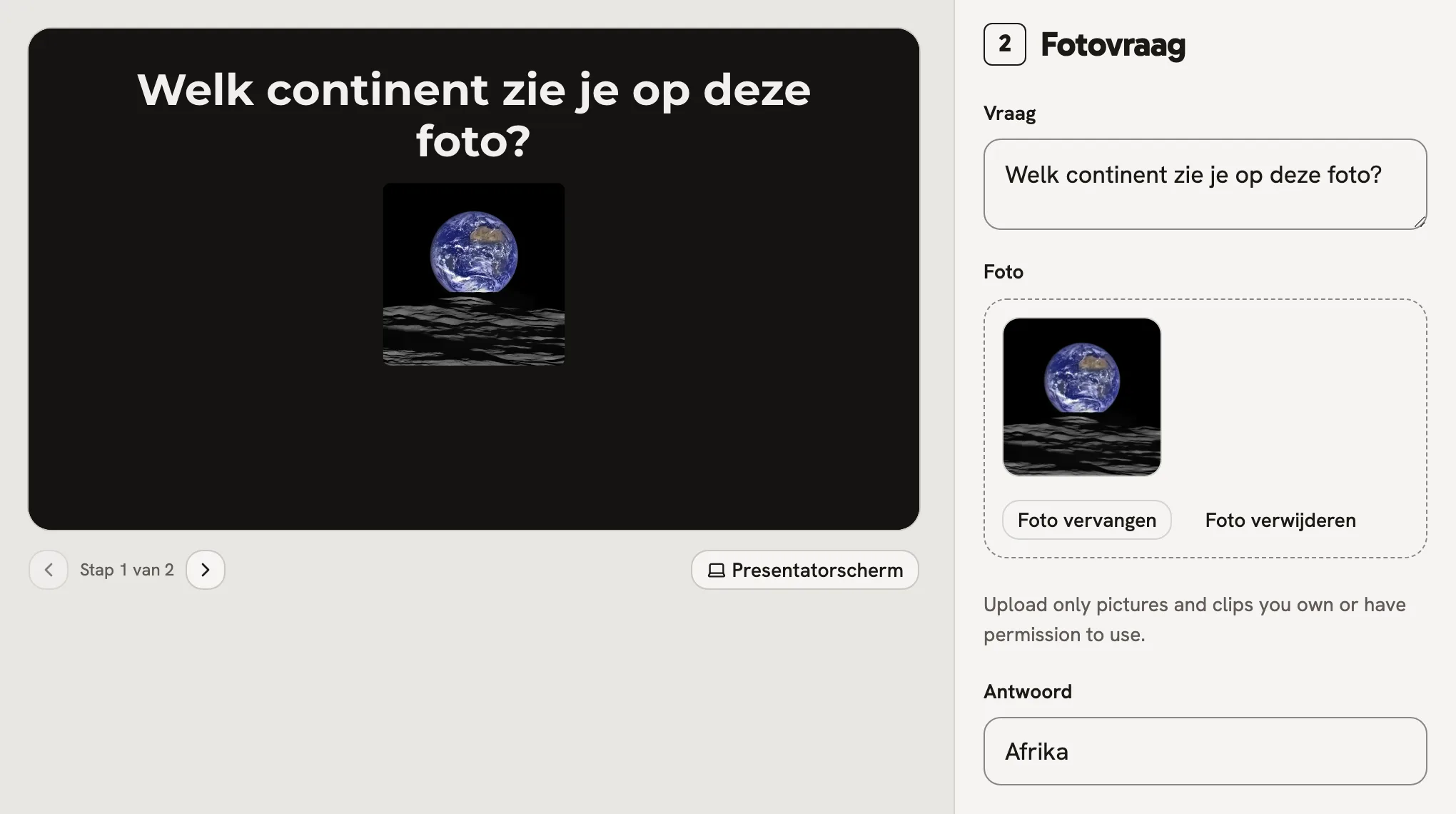 De quizmaster maakt een fotovraag: welk continent zie je op deze foto? Op de foto komt de aarde op boven de maan, en het antwoord is Afrika. Ernaast zie je hoe de vraag op de tv komt.